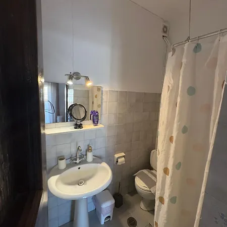 Johny's Apartment *